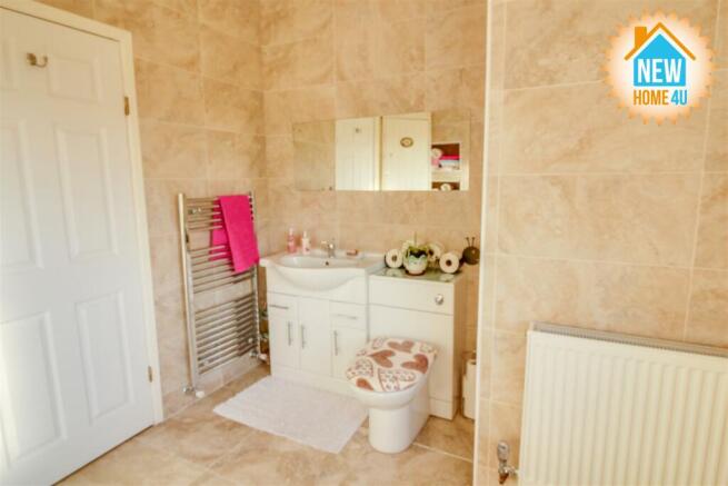 FAMILY BATHROOM: