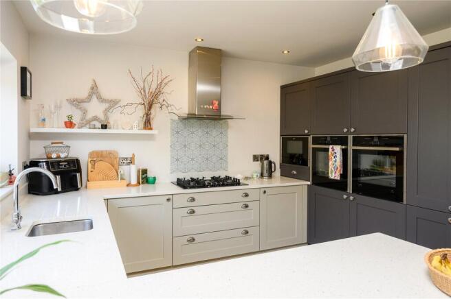 3 bed Semi-Detached for sale Image 6
