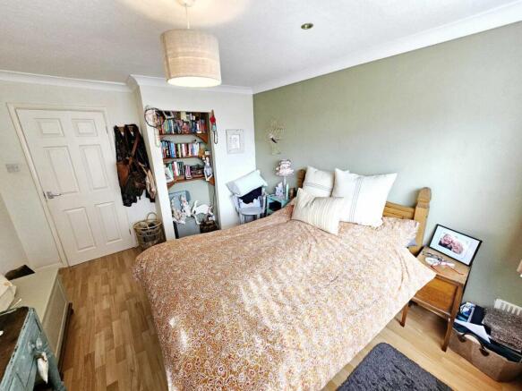 2 bed Semi-Detached Bungalow for sale Image 9