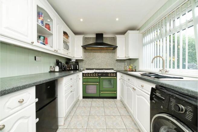 3 bed Semi-Detached for sale Image 8