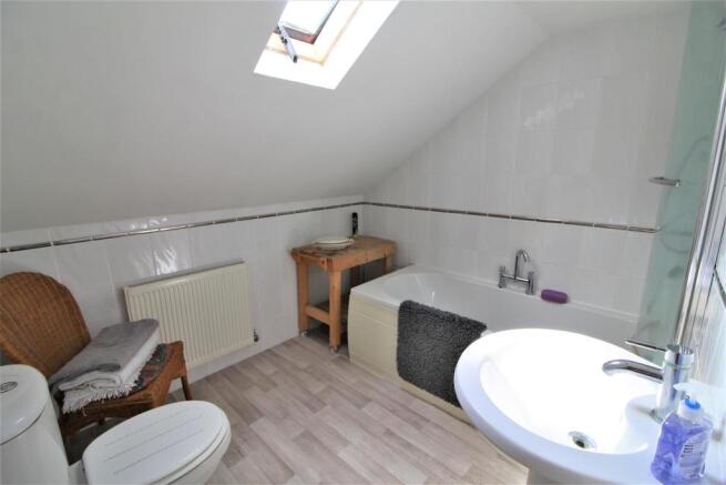 EN-SUITE TO MASTER BEDROOM