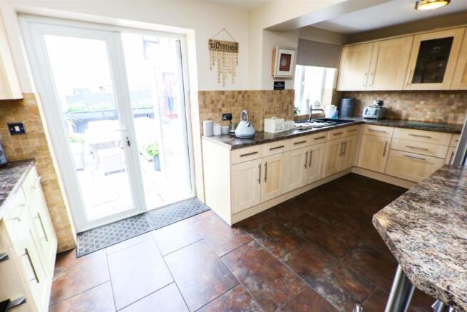 3 bed Semi-Detached for sale Image 9