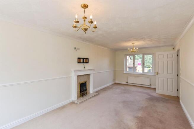 4 bed Detached for sale Image 5