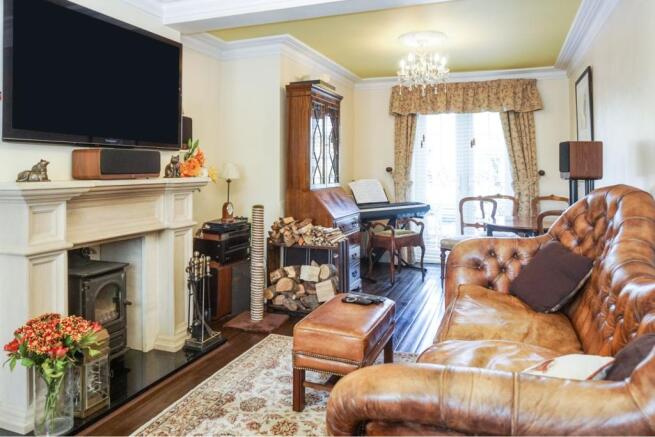 Lounge/Dining Room