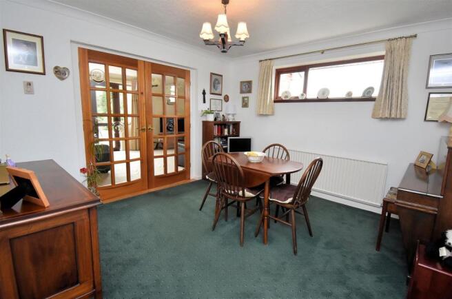 DINING ROOM.jpg