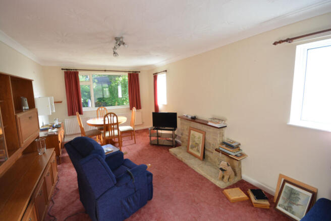 LOUNGE/DINING ROOM