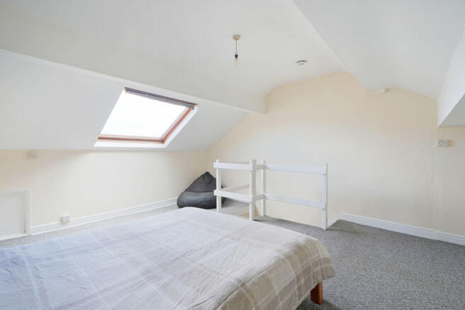 3 bed Terraced to rent Image 6