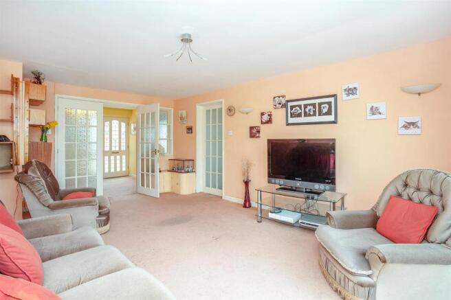 Living Room 2.jpg