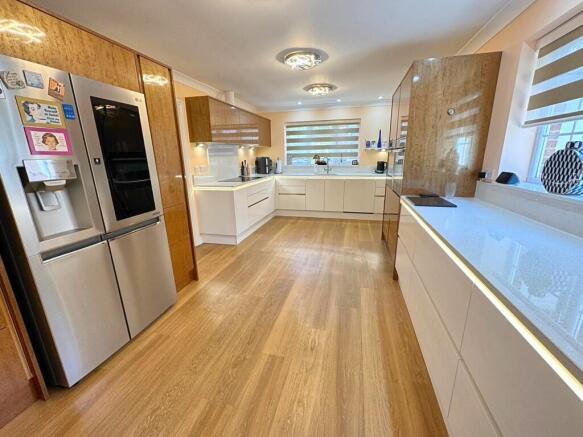 Facetune_11-07-20...