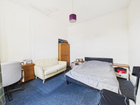 4 bed Apartment for sale Image 10