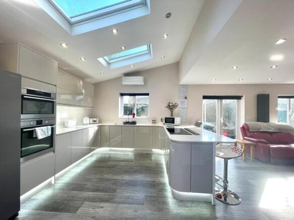 LIVING KITCHEN