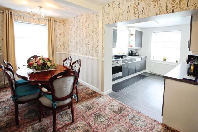 3 bed Detached Bungalow for sale Image 4