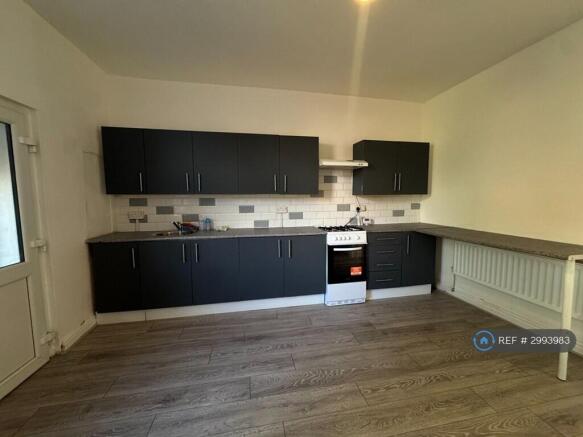 2 bed Terraced to rent Image 4