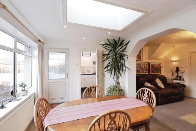 4 bed Detached Bungalow for sale Image 4