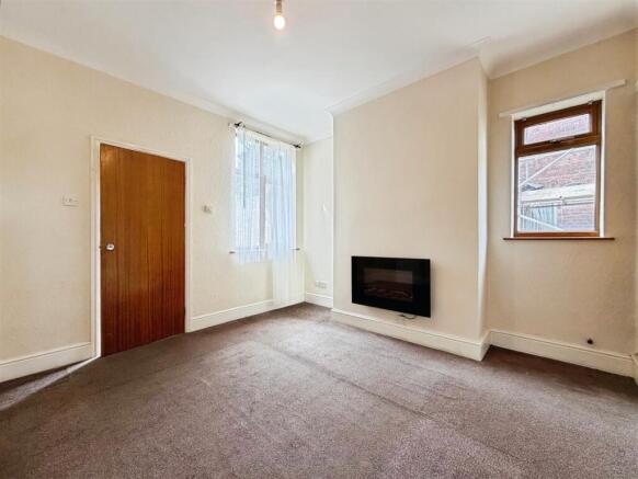 3 bed Semi-Detached for sale Image 4
