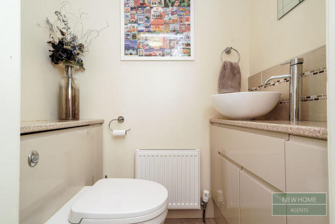 5 bed Detached for sale Image 12