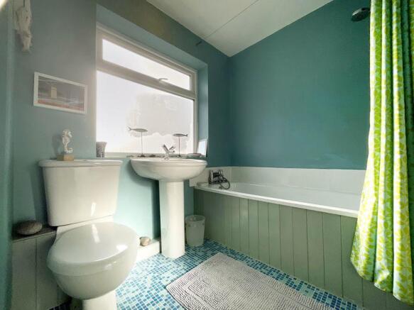 Family Bathroom 