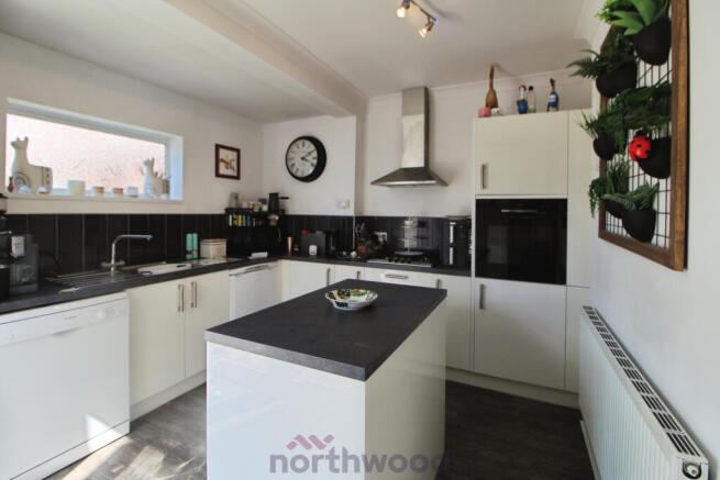 4 bed Semi-Detached for sale Image 4