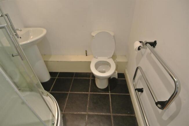 3 bed Flat to rent Image 4