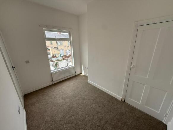 2 bed Terraced to rent Image 9