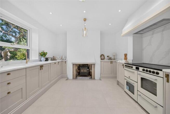 4 bed Semi-Detached for sale Image 9