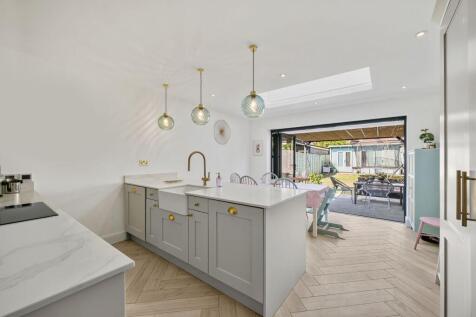 Burwood Close, Hersham Village, KT12