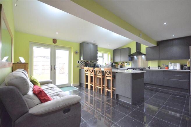 Kitchen/Lounge Area