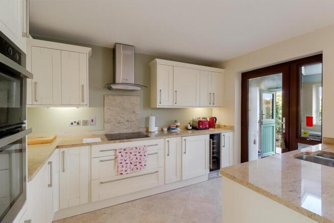 4-bed-house-prestbury (21).jpg