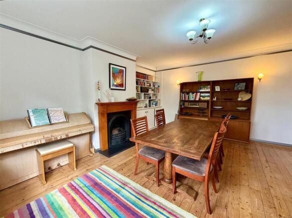 DiningRoom.jpg