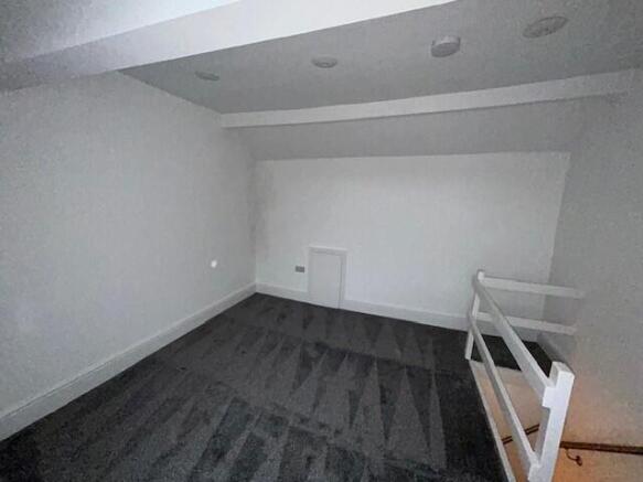 3 bed Terraced to rent Image 4