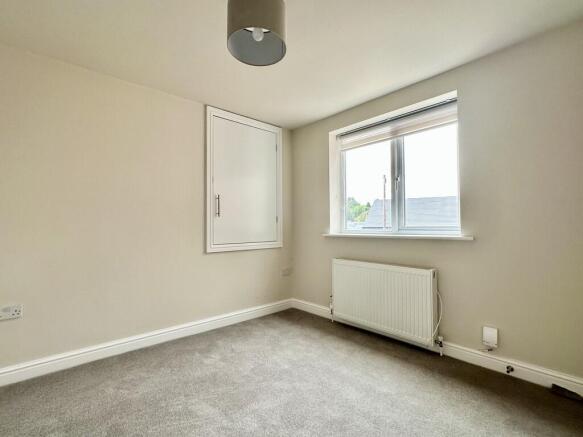 3 bed Apartment to rent Image 6