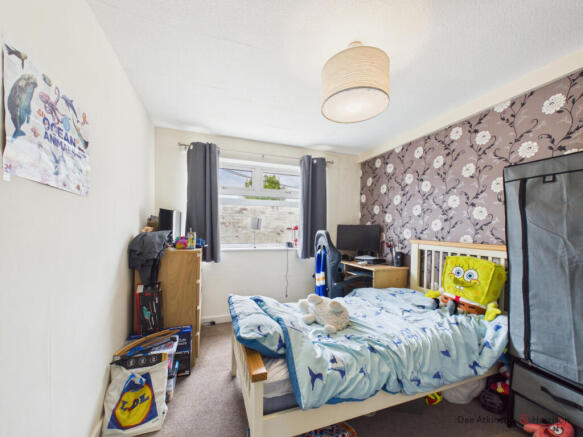 5 bed Detached Bungalow for sale Image 12