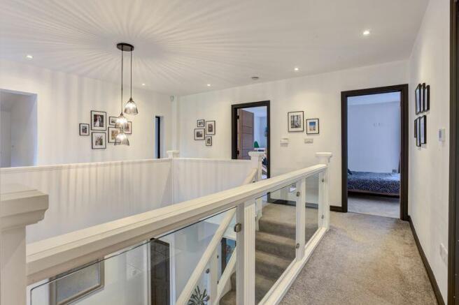 GALLERIED LANDING