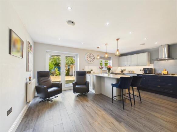 4 bed Detached for sale Image 5