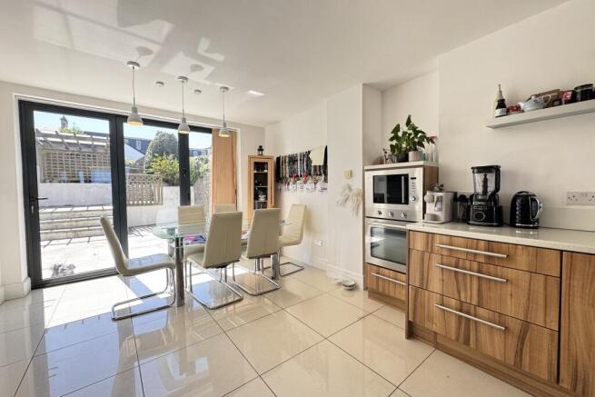 Kitchen/dining