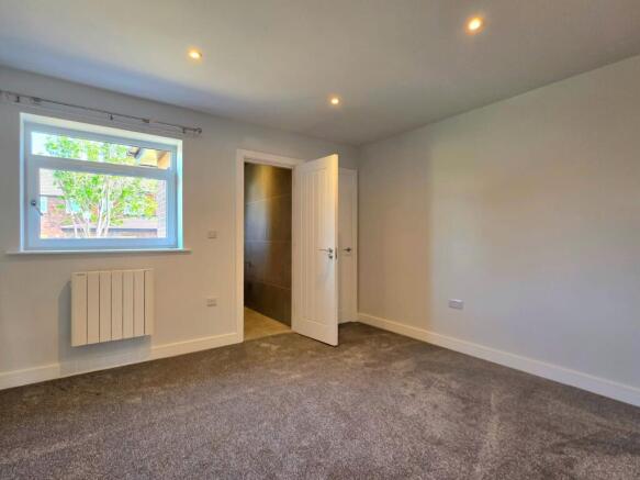 2 bed Apartment to rent Image 7