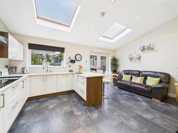 Kitchen/Breakfast Room