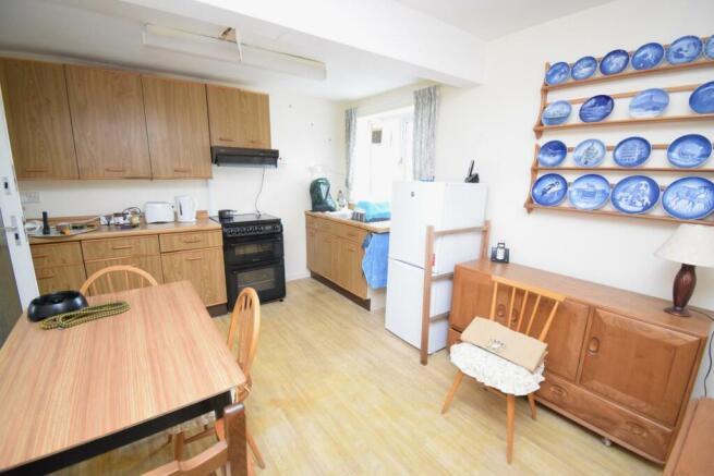 Kitchen 2.JPG