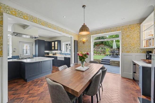 4 bed Semi-Detached for sale Image 8