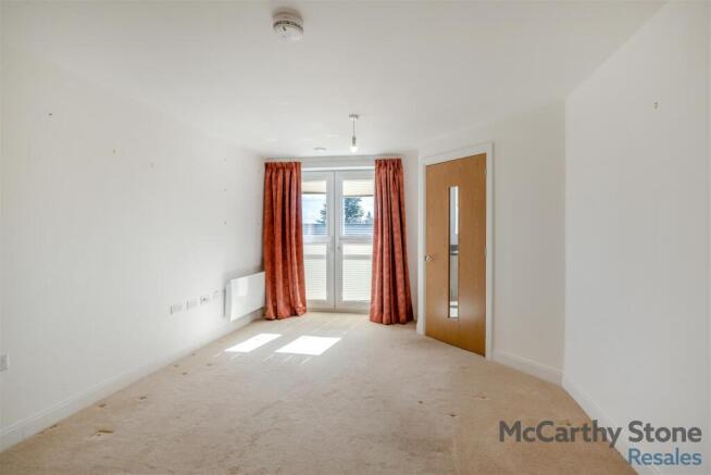 8687451-interior10.jpg