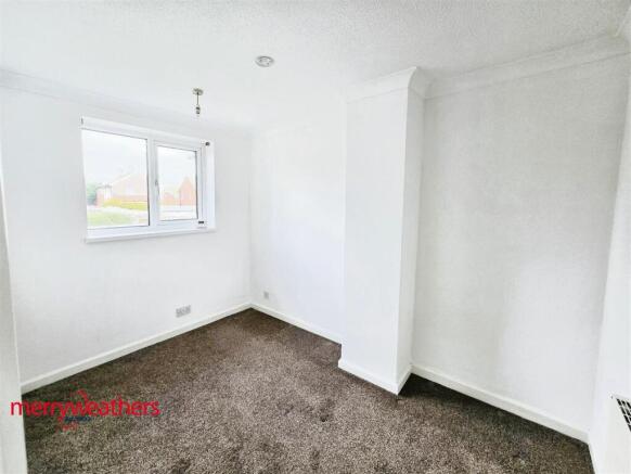 2 bed Terraced to rent Image 5