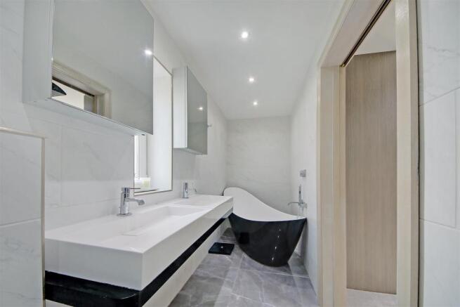 En-Suite Bathroom