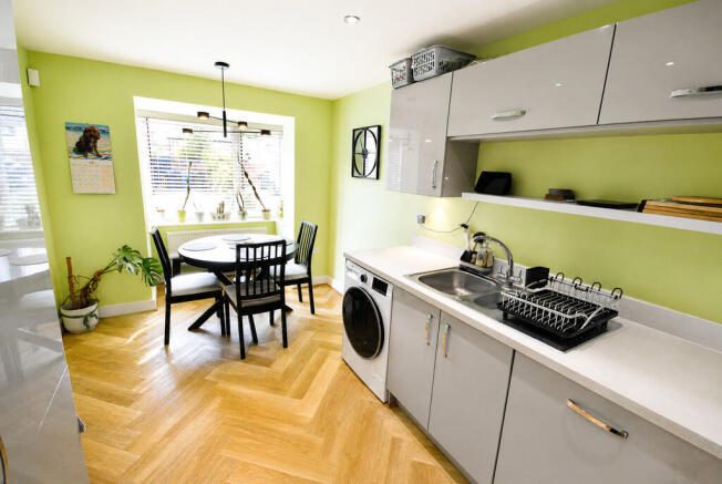 4 bed Semi-Detached for sale Image 7