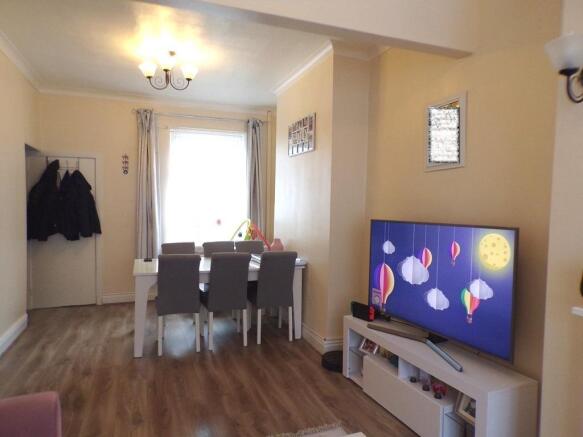 2 bed Terraced to rent Image 6