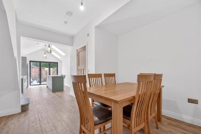 3 bed Terraced for sale Image 7