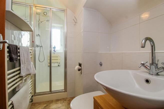 4 bed Detached for sale Image 11