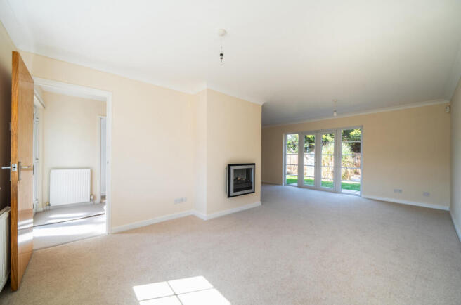 1435093-7-69cea89...