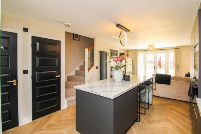 3 bed Semi-Detached for sale Image 4