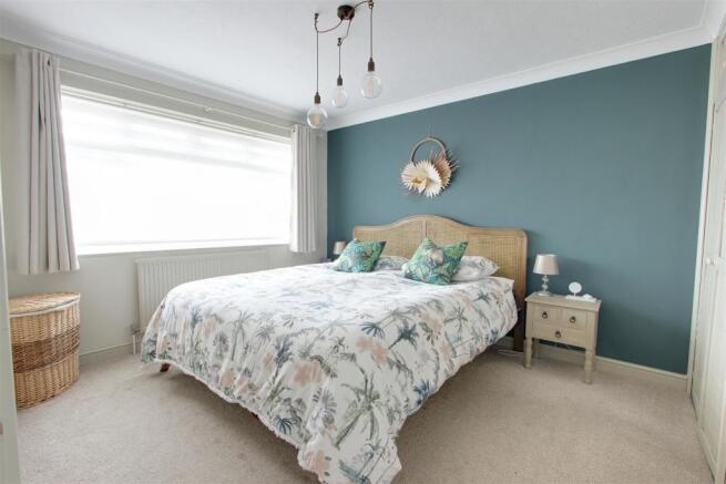 bed 1.jpg