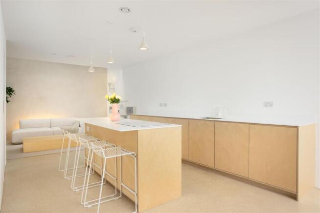 3 bed Town House for sale Image 6